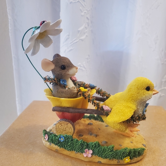 Charming Tails Collectible "Chickie Chariot Ride" - Picture 4 of 7